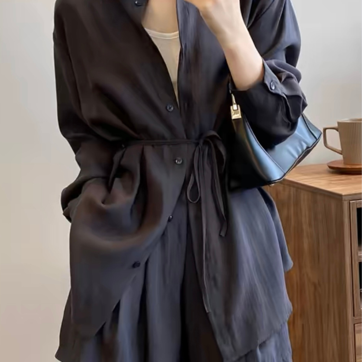 Leichte Bluse und Shorts