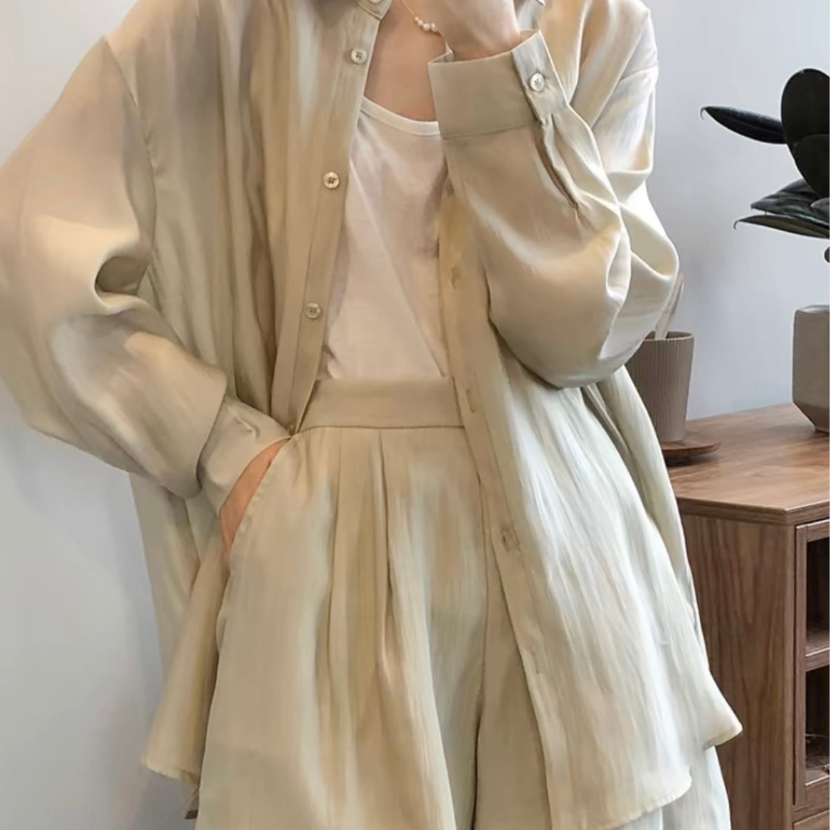 Leichte Bluse und Shorts