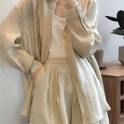 Leichte Bluse und Shorts